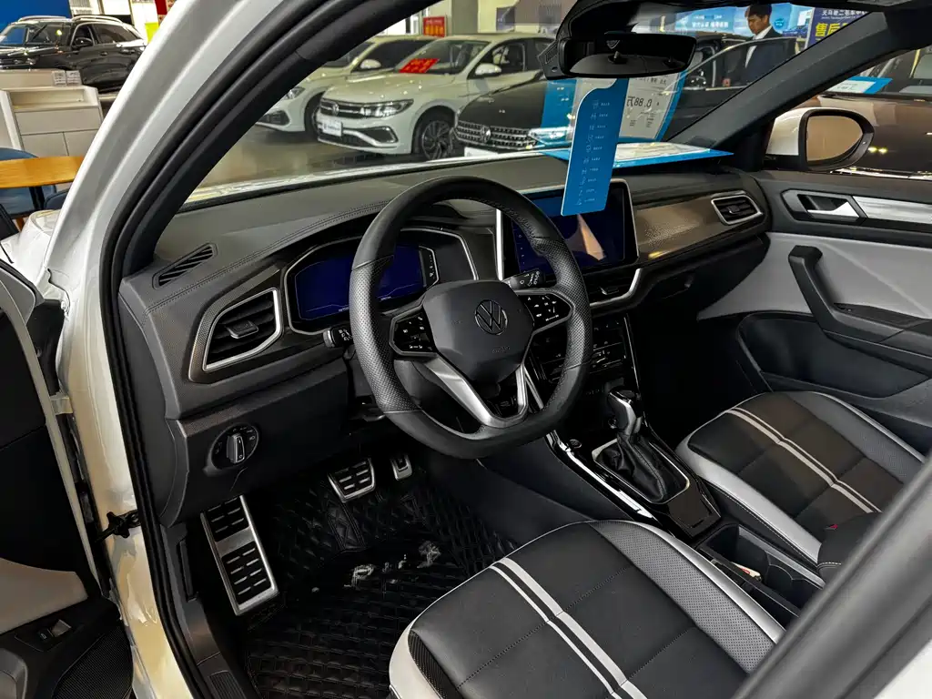 Volkswagen T-Roc — миниатюра 7