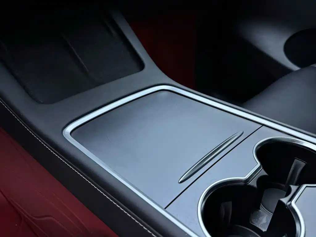 Tesla Model Y — миниатюра 13