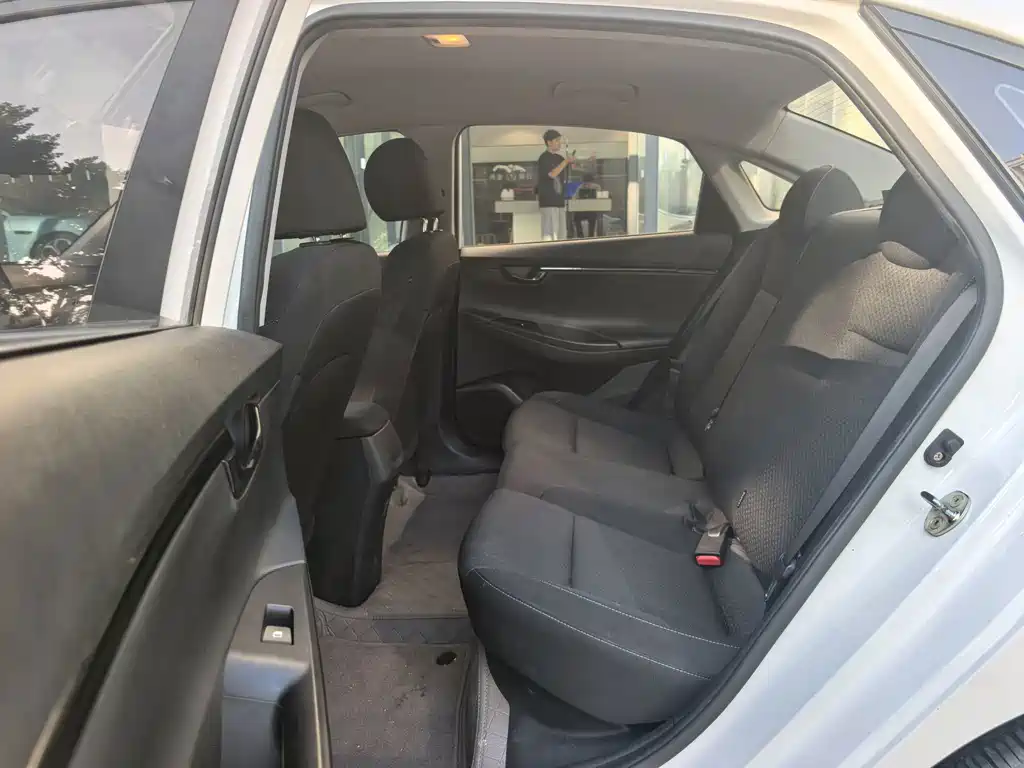 Hyundai Elantra — миниатюра 24