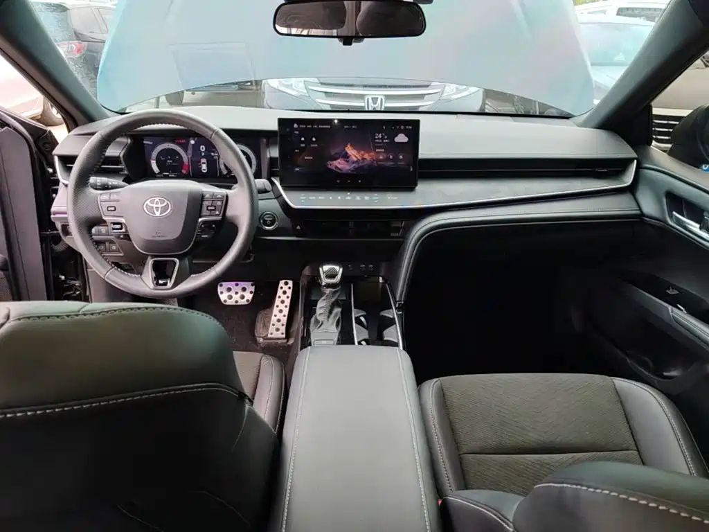 Toyota Camry — миниатюра 10