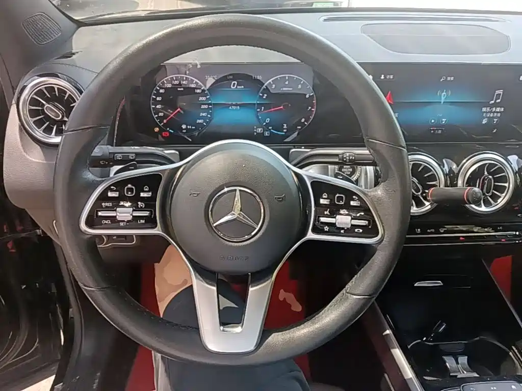 Mercedes-Benz GLB — миниатюра 11