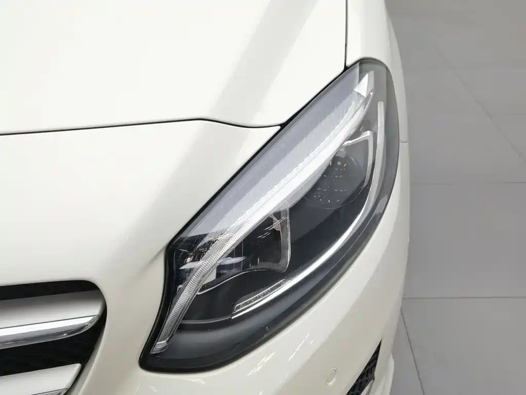 Mercedes-Benz B-Class — миниатюра 7