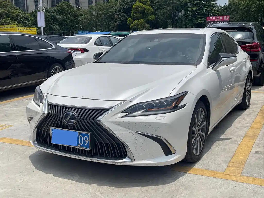 Lexus ES 2019