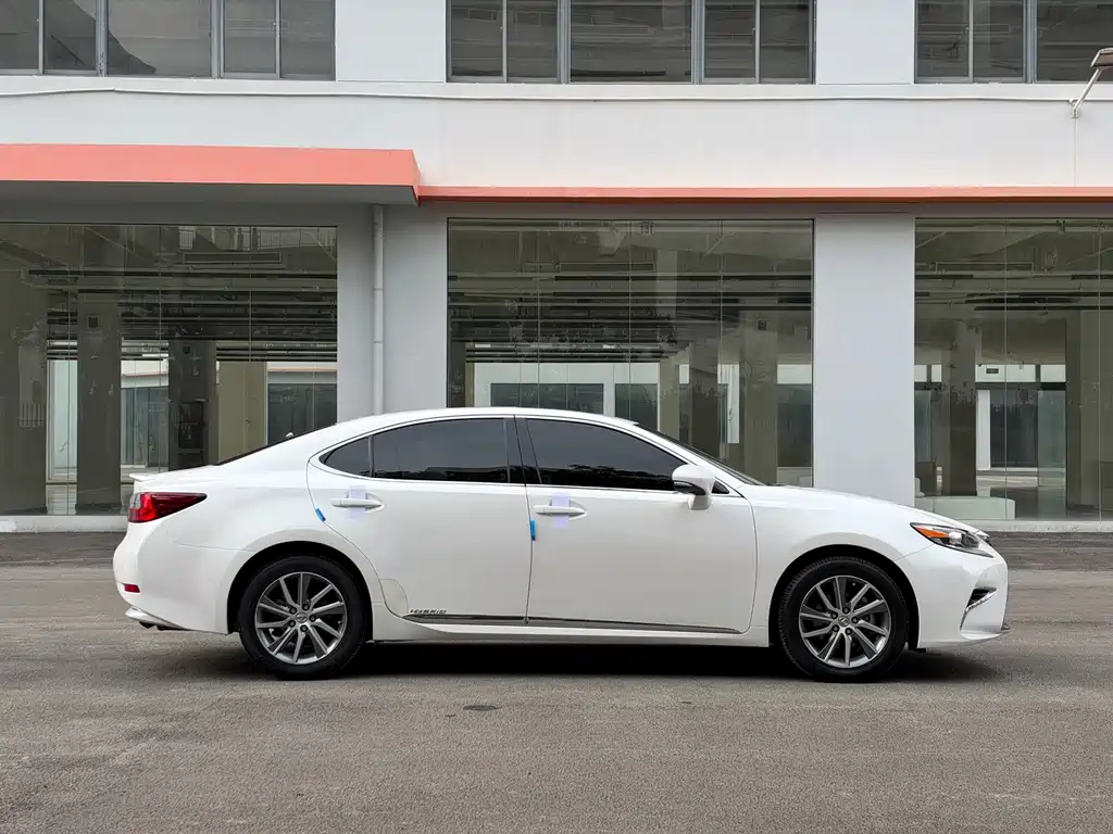 Lexus ES — миниатюра 8