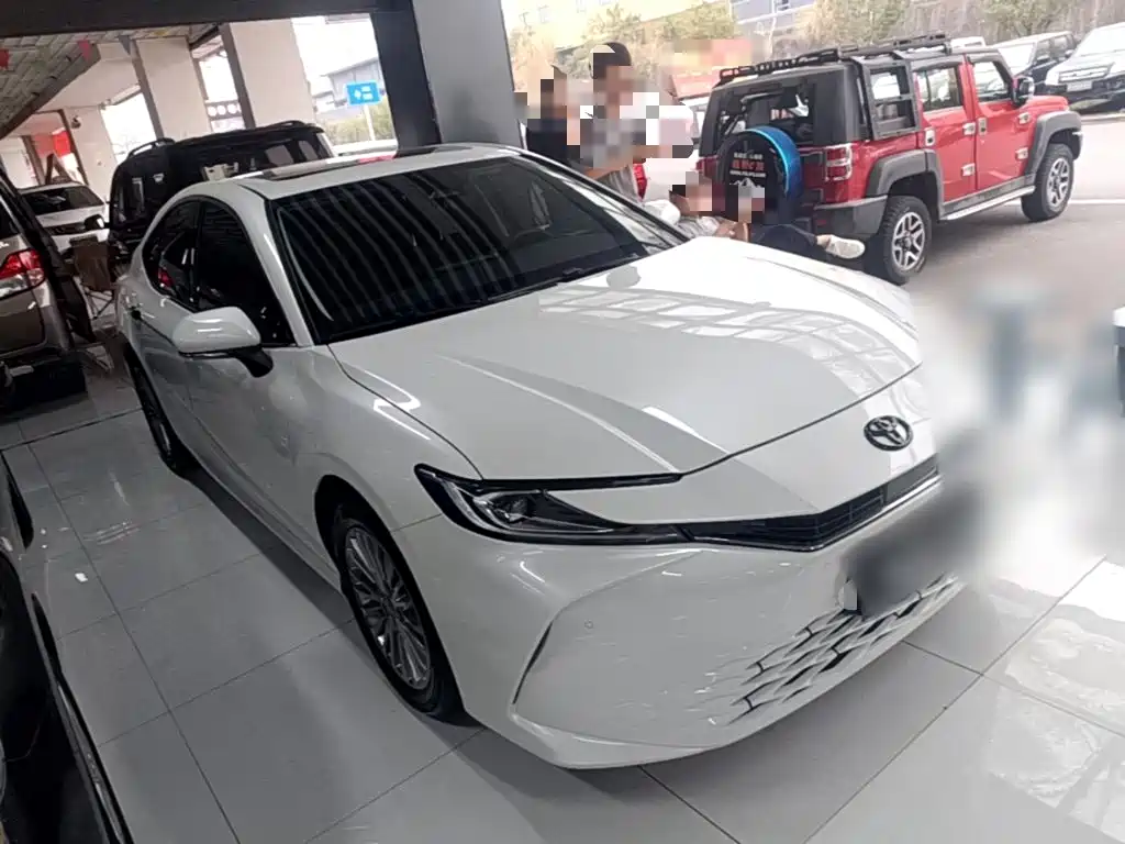 Toyota Camry — миниатюра 4