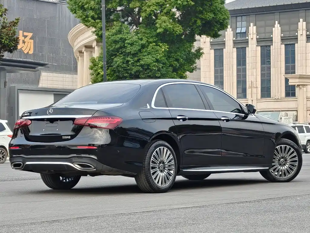 Mercedes-Benz E-Class — миниатюра 6