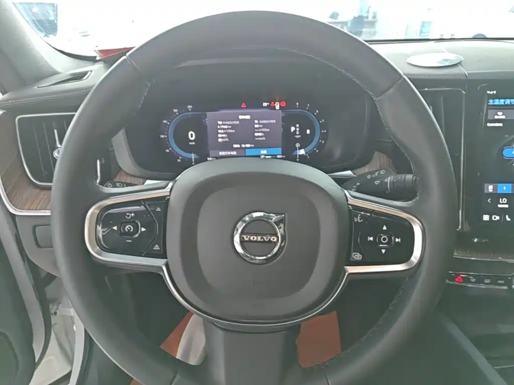 Volvo XC60 — миниатюра 11