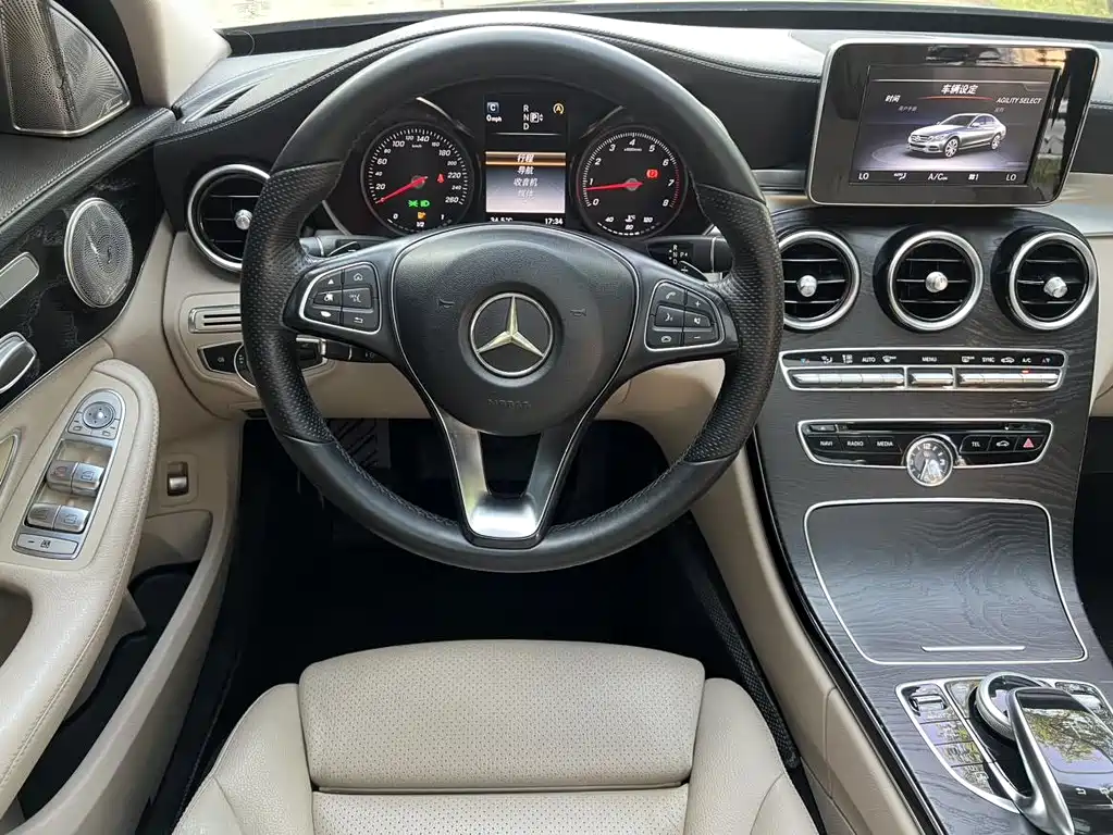 Mercedes-Benz C-Class — миниатюра 12