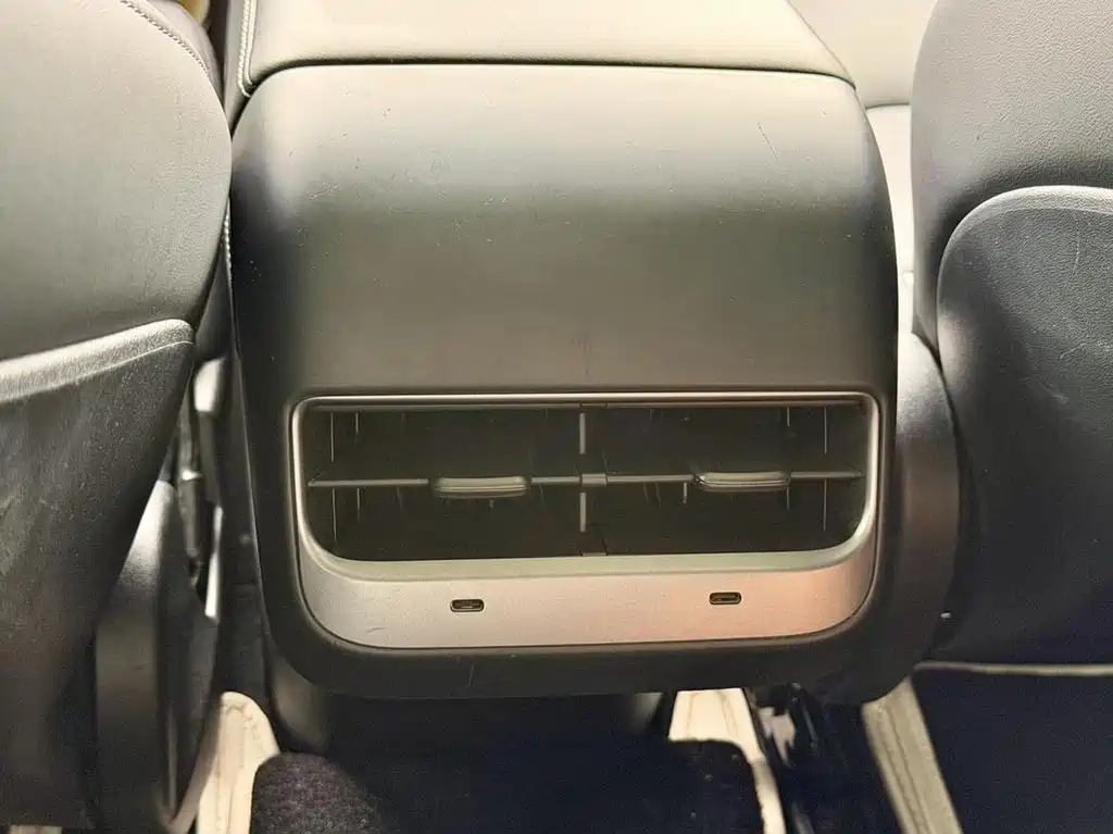 Tesla Model 3 — миниатюра 18