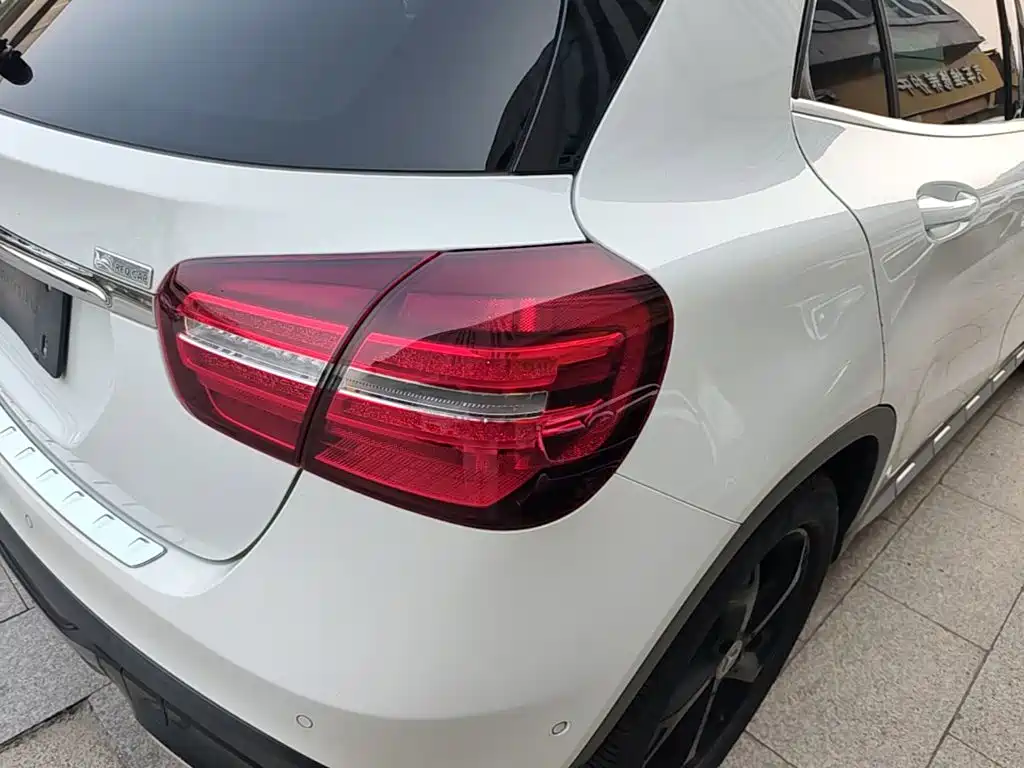 Mercedes-Benz GLA — миниатюра 8