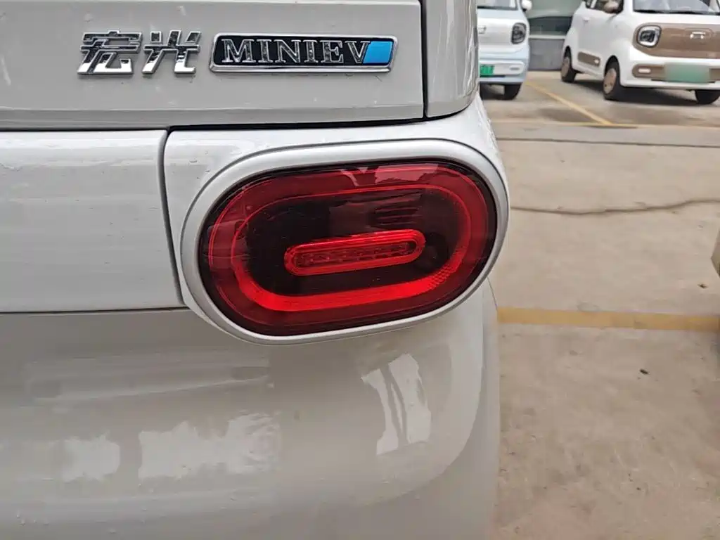 Wuling MINIEV — миниатюра 8