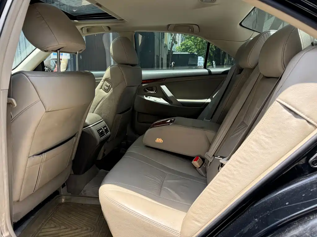 Toyota Camry — миниатюра 5