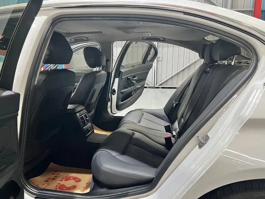 BMW 3 Series — миниатюра 6