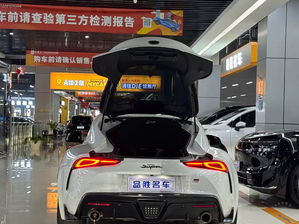Toyota Supra — миниатюра 6