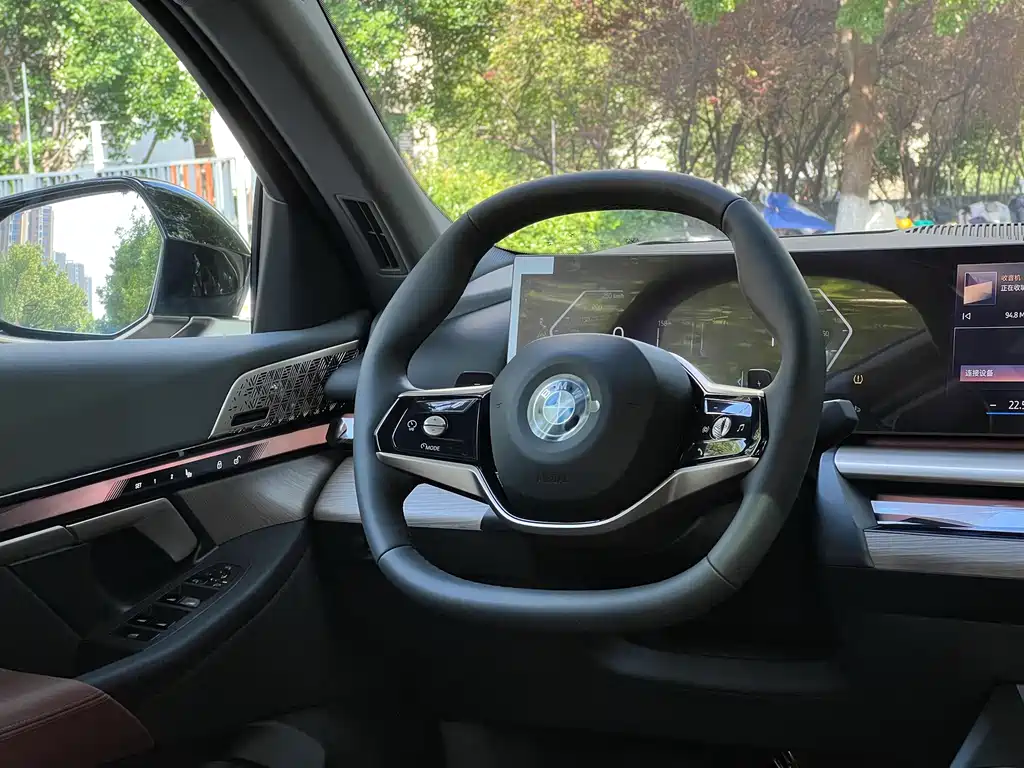 BMW 5 Series — миниатюра 16