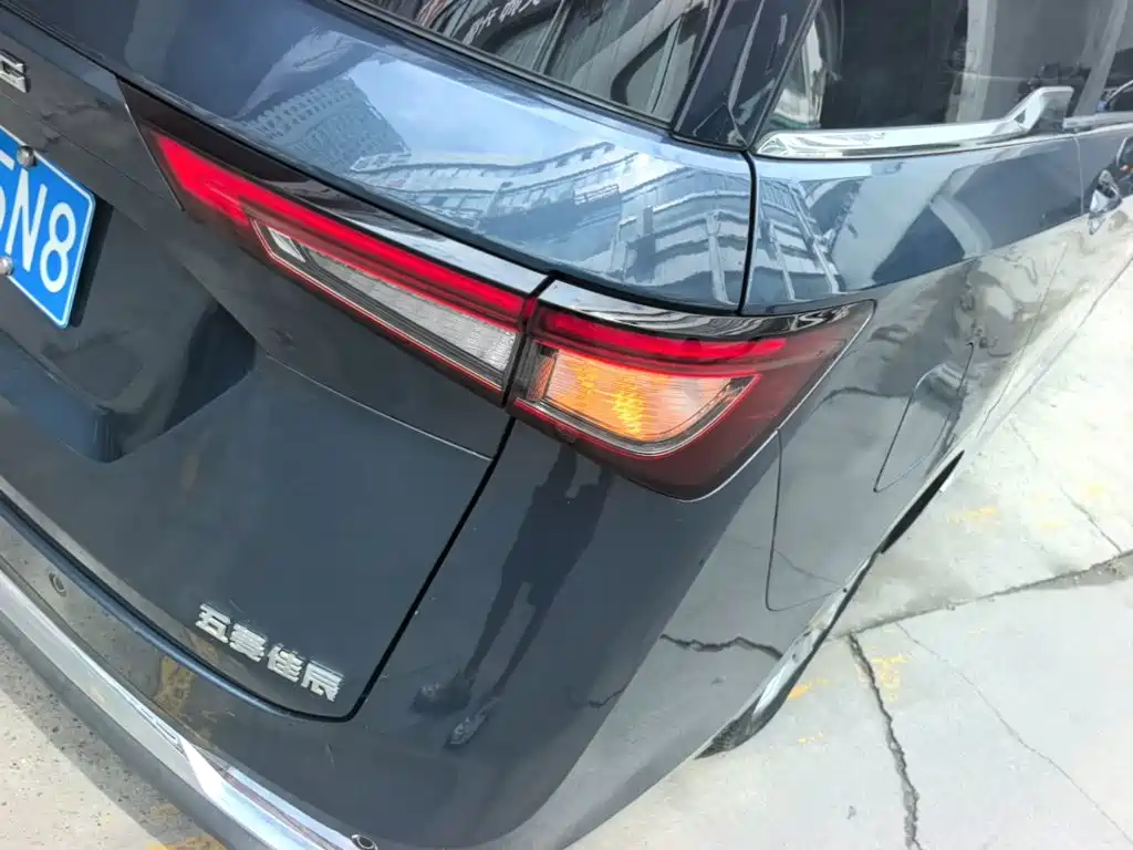 Wuling Jiachen — миниатюра 8