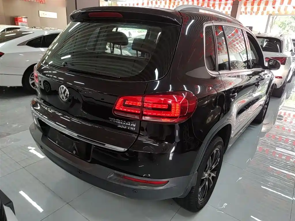 Volkswagen Tiguan 2015 1.8TSI AT Luxury