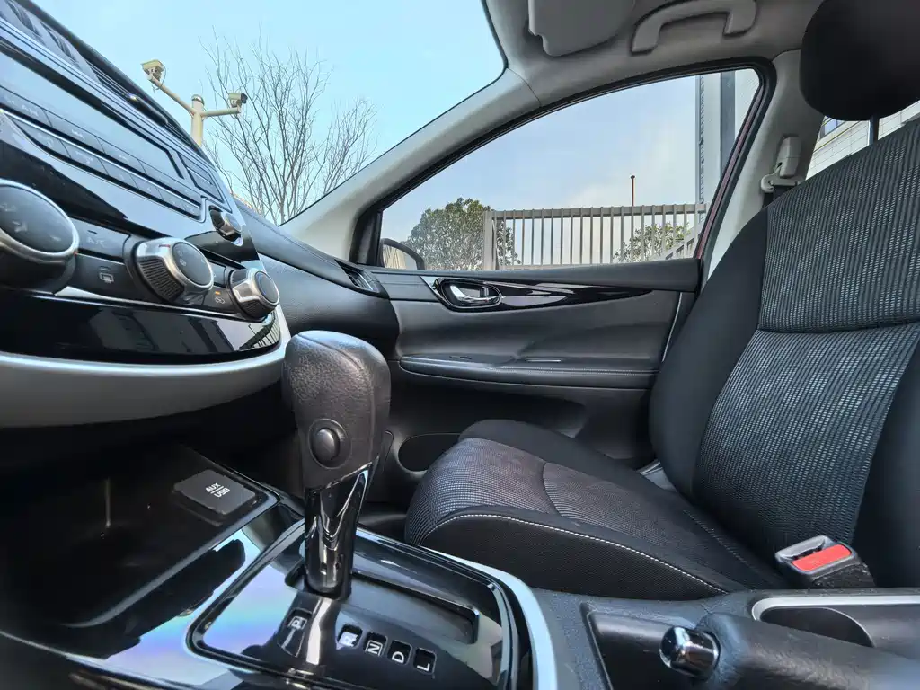Nissan Tiida — миниатюра 11