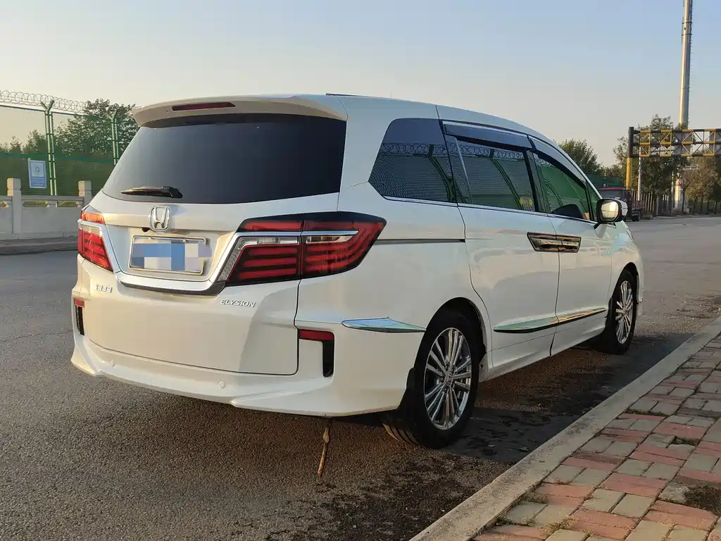 Honda Elysion — миниатюра 6