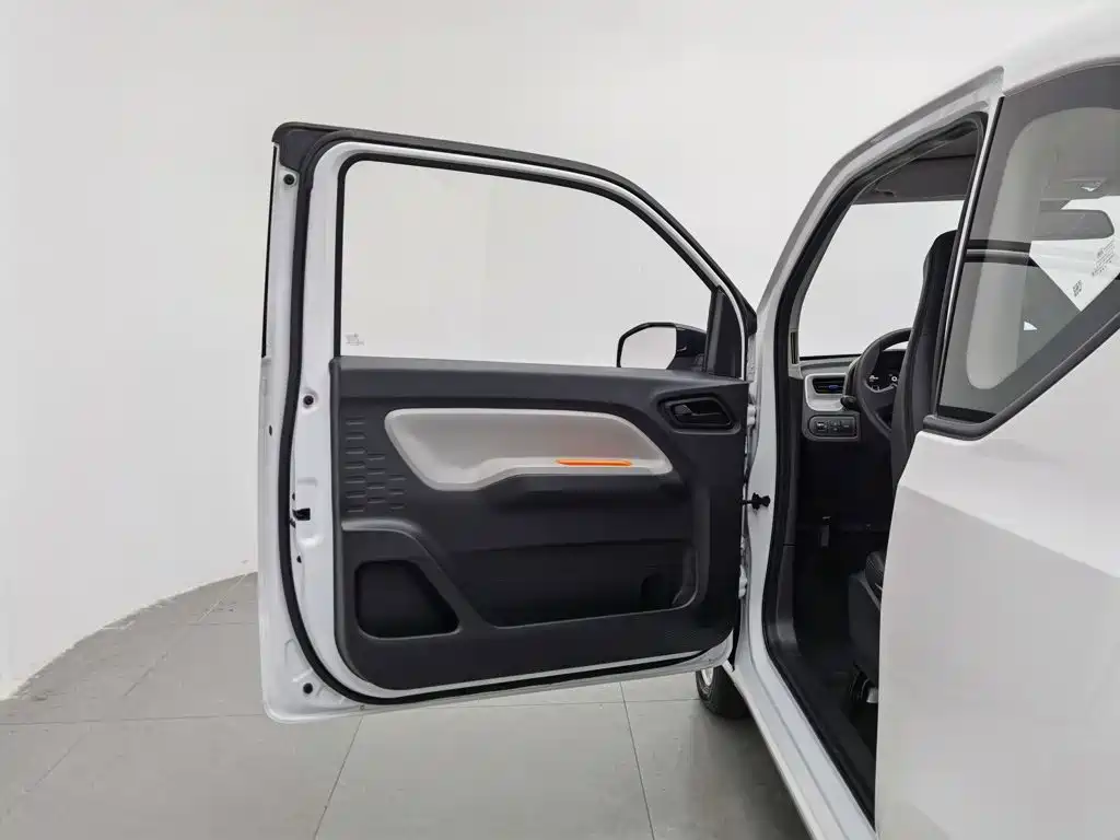 Wuling MINIEV — миниатюра 8
