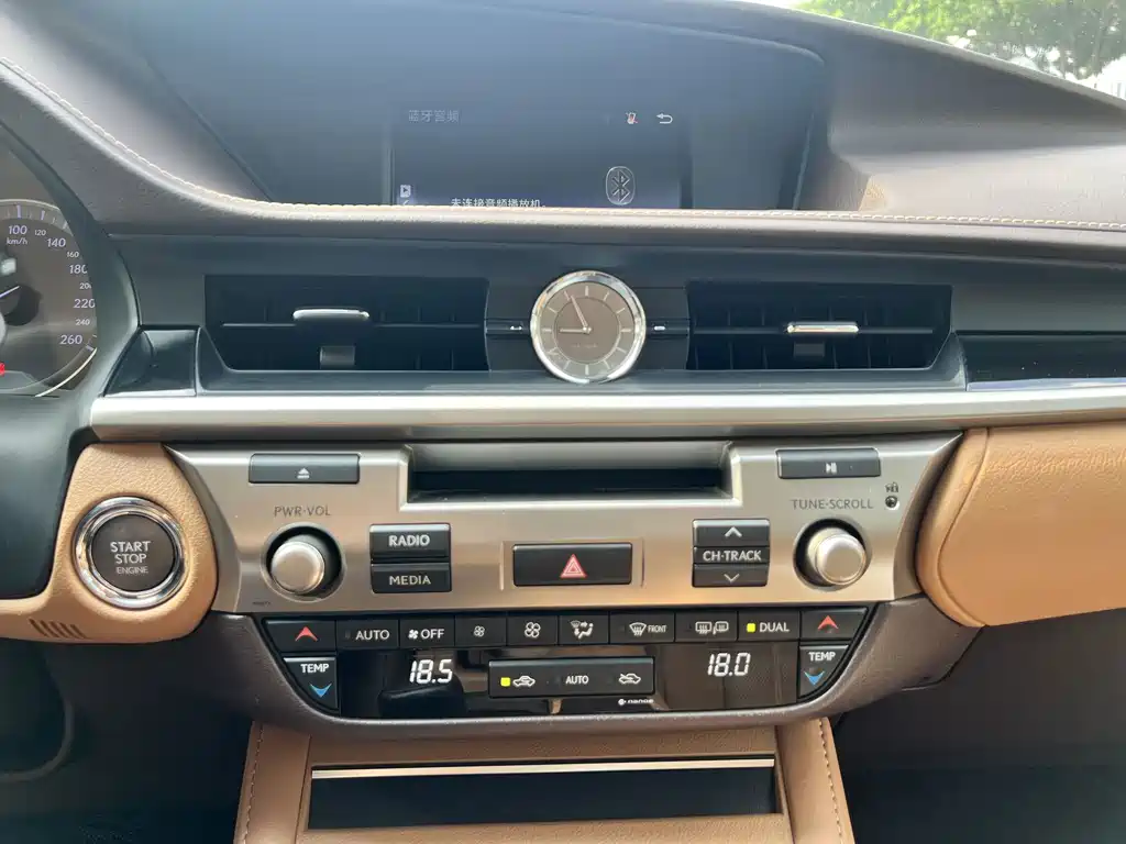 Lexus ES — миниатюра 12