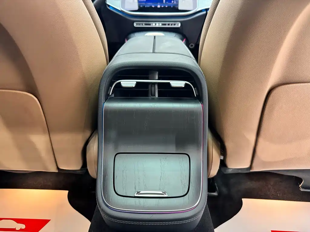 Mercedes-Benz E-Class — миниатюра 19