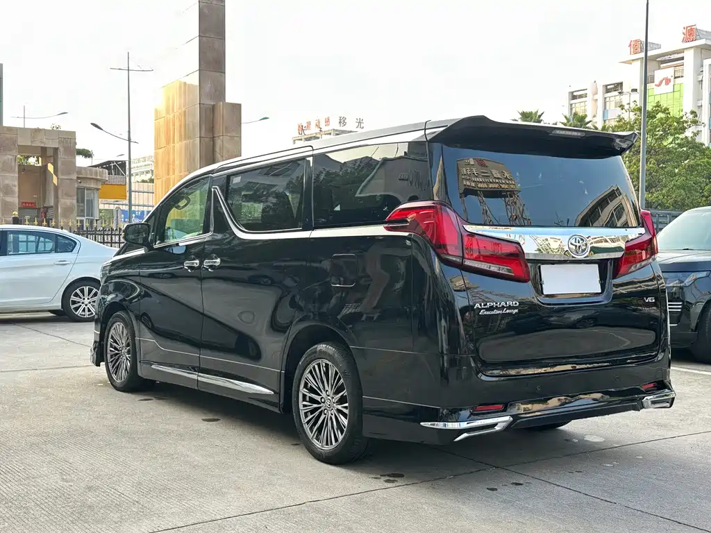 Toyota Alphard — миниатюра 4