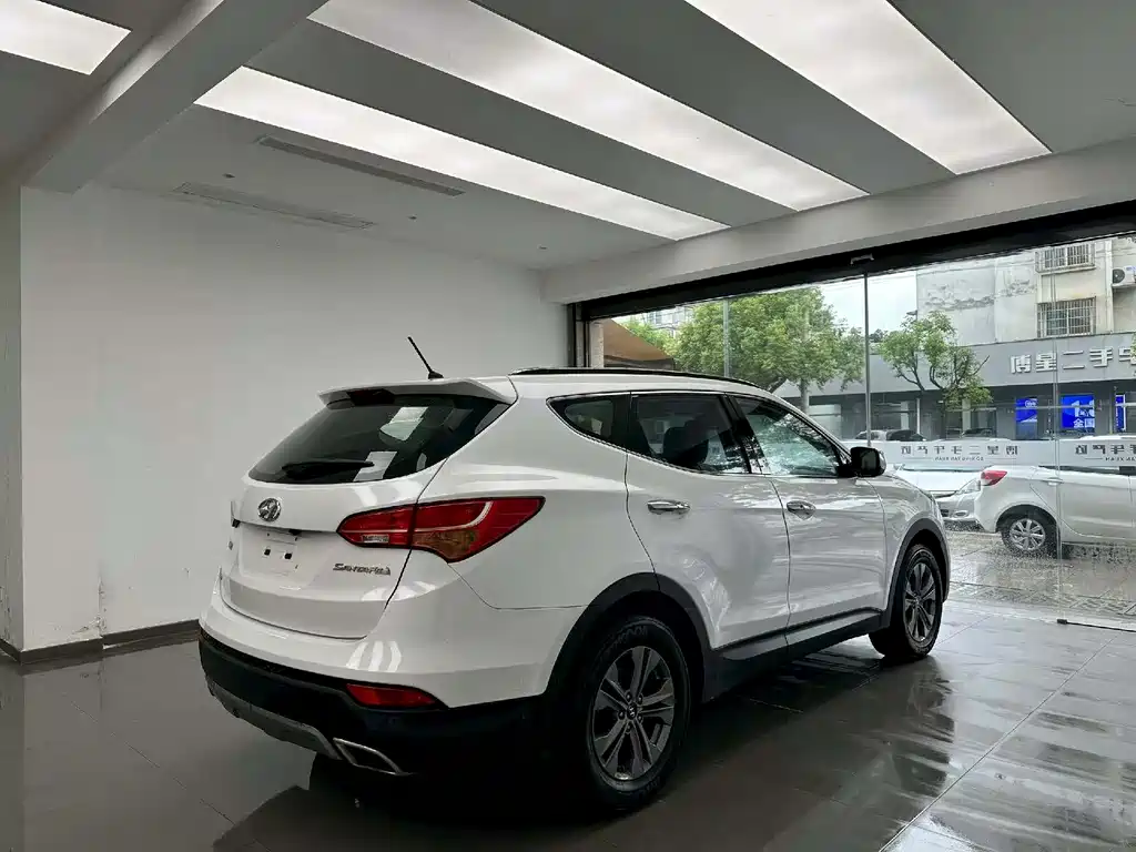 Hyundai Santa Fe 2013 2.4L AT
