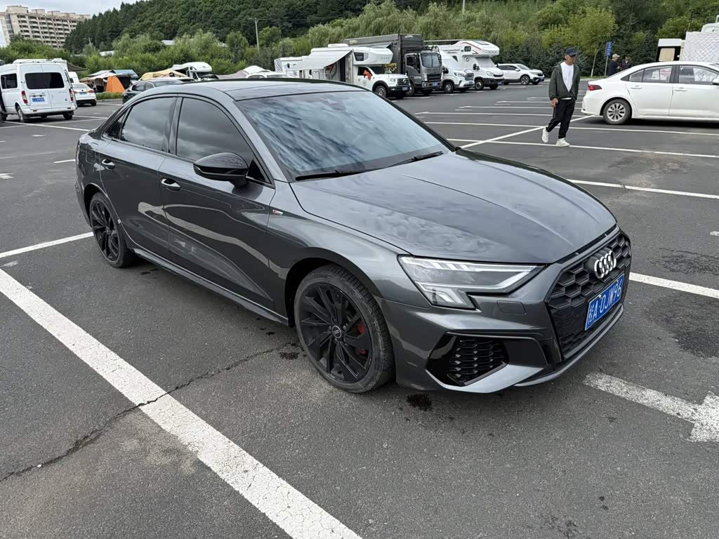 Audi A3 1.4 л 2022 г. Серебристо-серый, пробег 42000 км