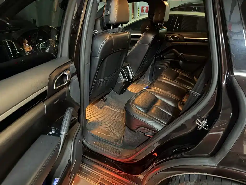 Porsche Cayenne — миниатюра 10