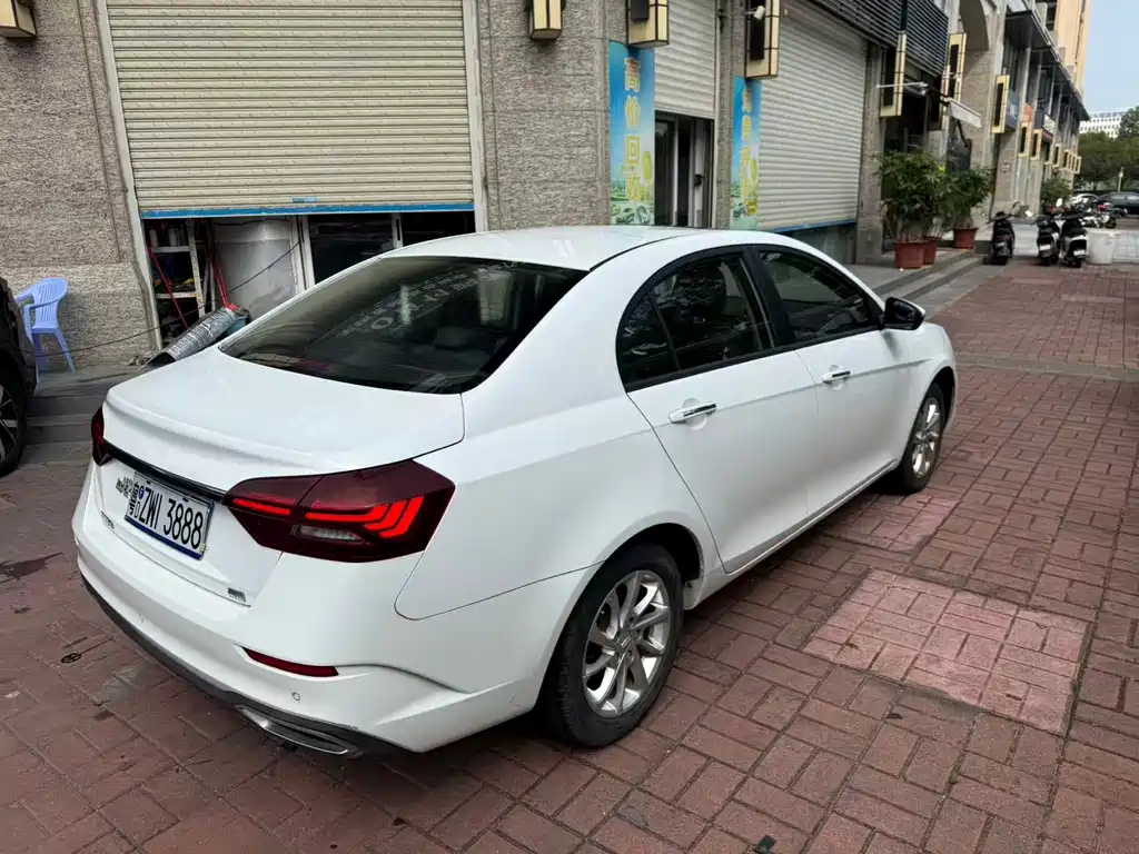 Geely Emgrand — миниатюра 9