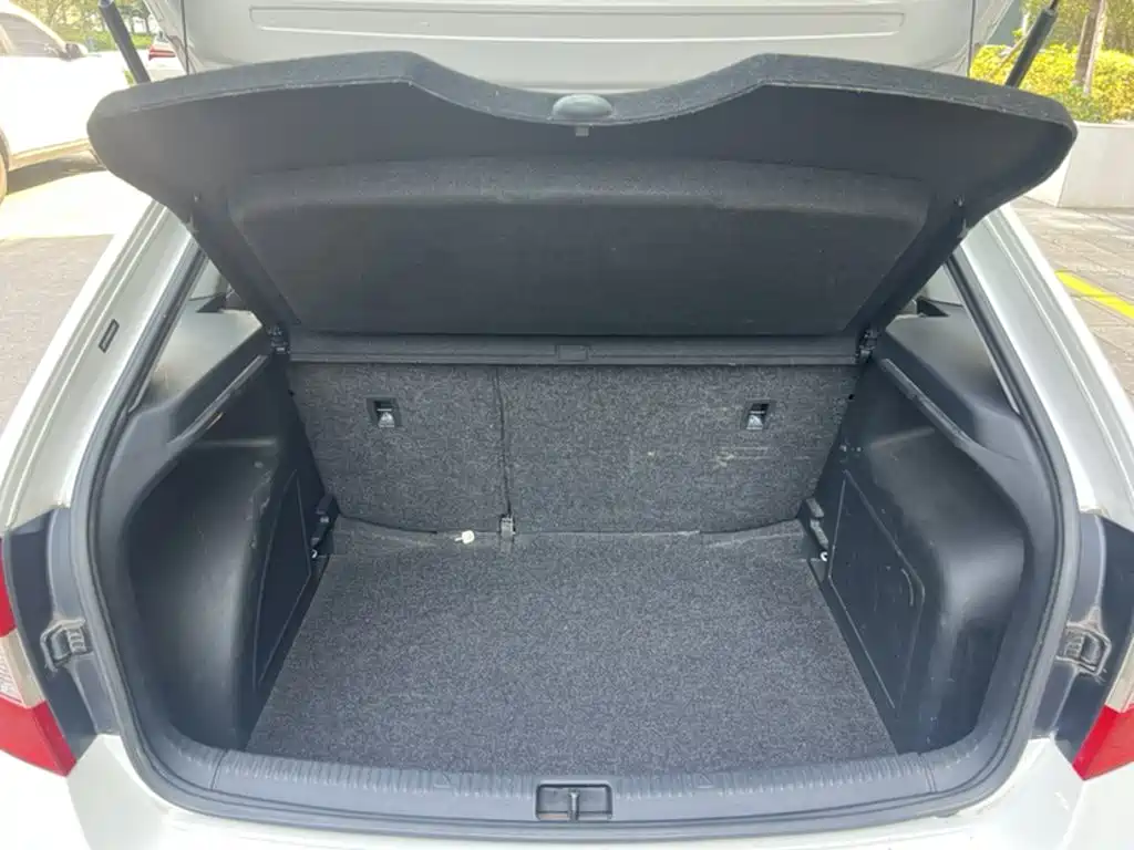 Skoda Rapid Spaceback — миниатюра 10