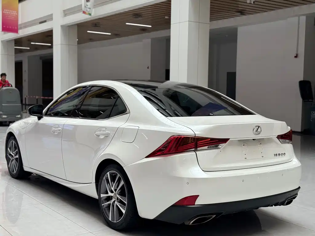 Lexus IS 2017 300