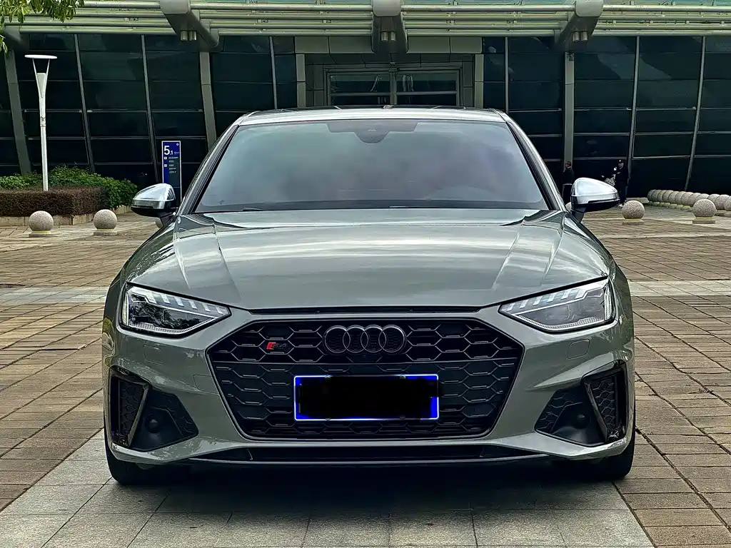 AUDI S4