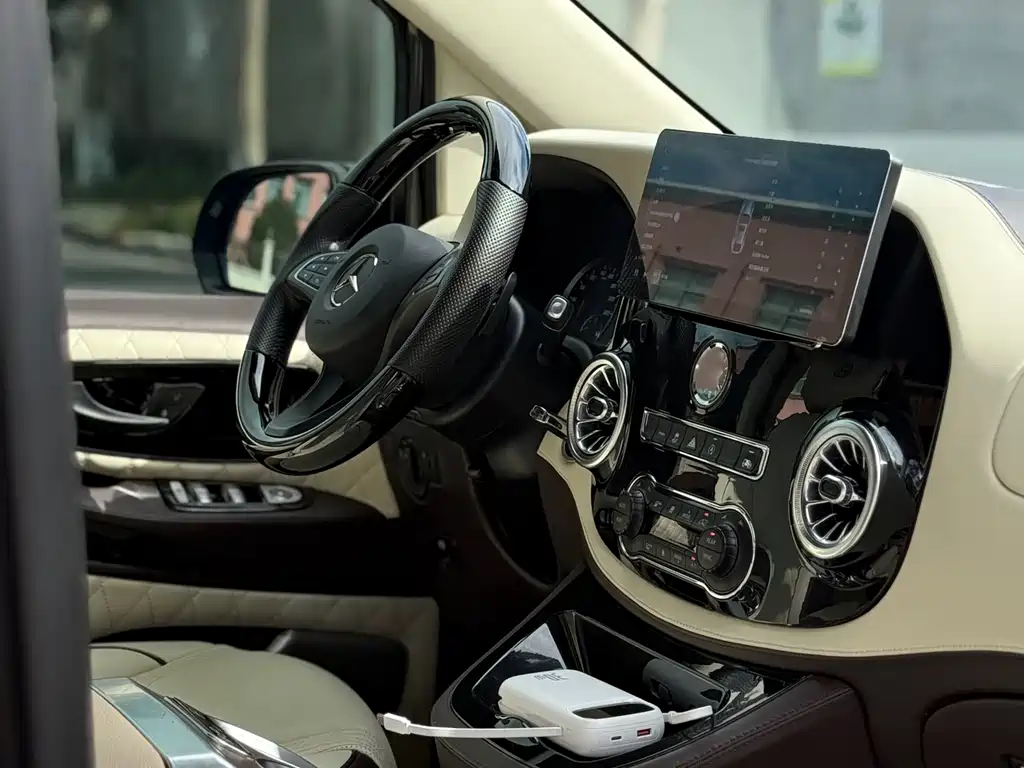 Mercedes-Benz Vito 2023 2.0T Elite 7 мест