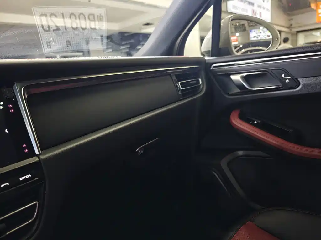 Porsche Macan — миниатюра 15
