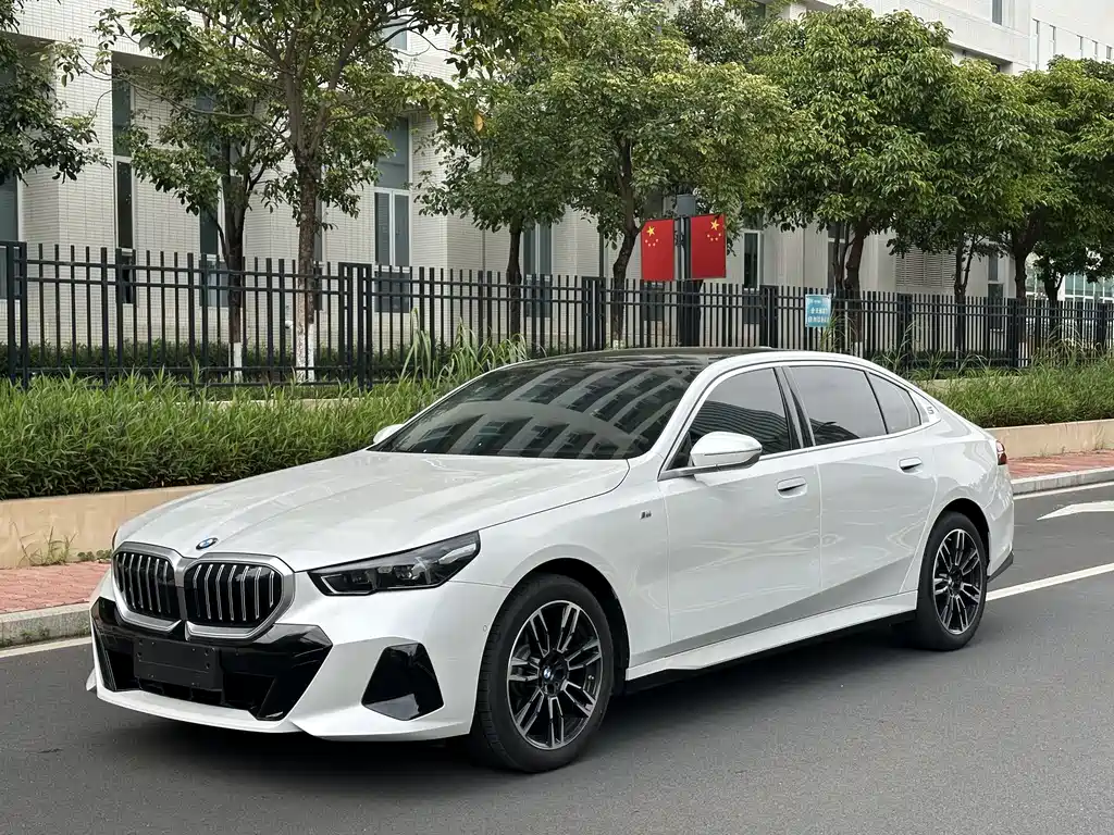 BMW 5 Series 2025