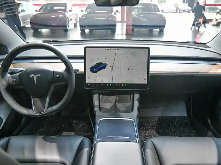 Tesla Model 3 — миниатюра 10