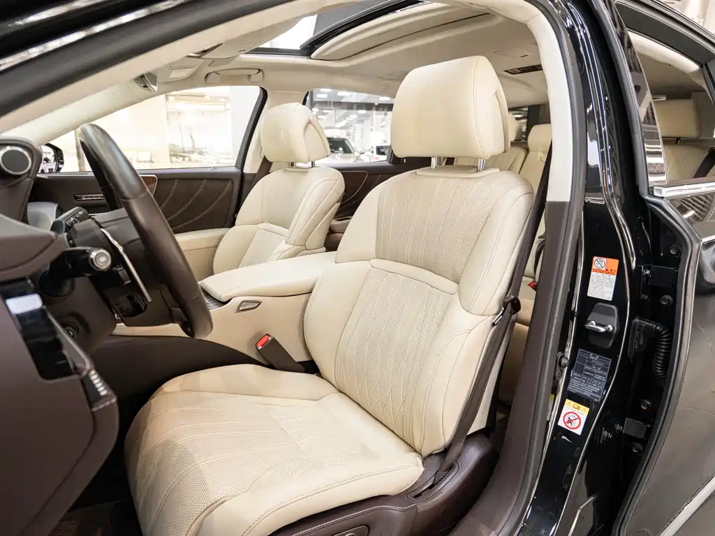 Lexus LS — миниатюра 11