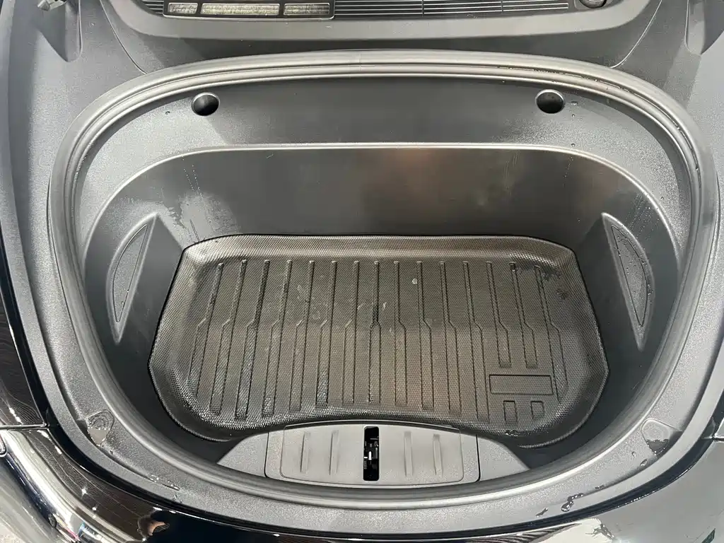 Tesla Model 3 — миниатюра 12