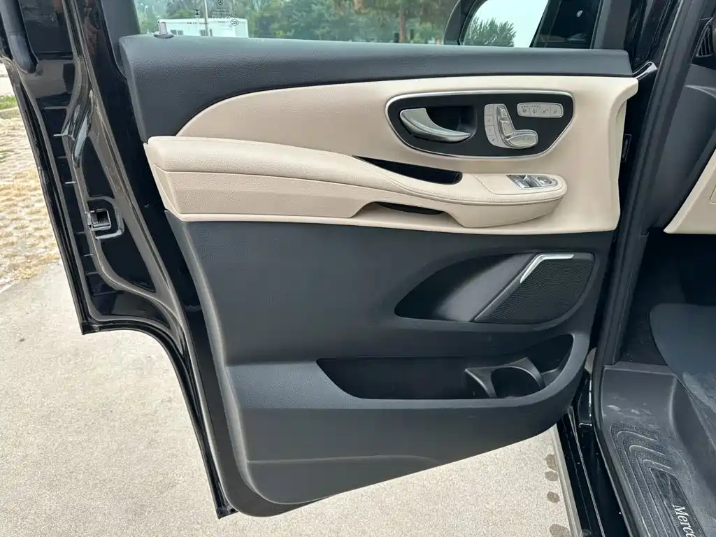 Mercedes-Benz V-Class — миниатюра 12