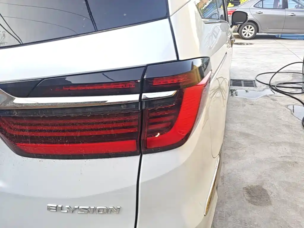 Honda Elysion — миниатюра 8
