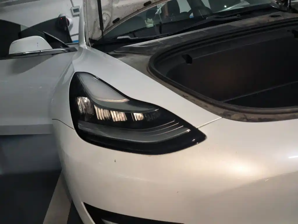 Tesla Model 3 — миниатюра 7