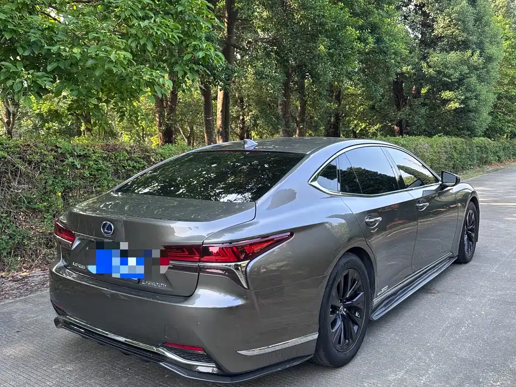 Lexus LS — миниатюра 9