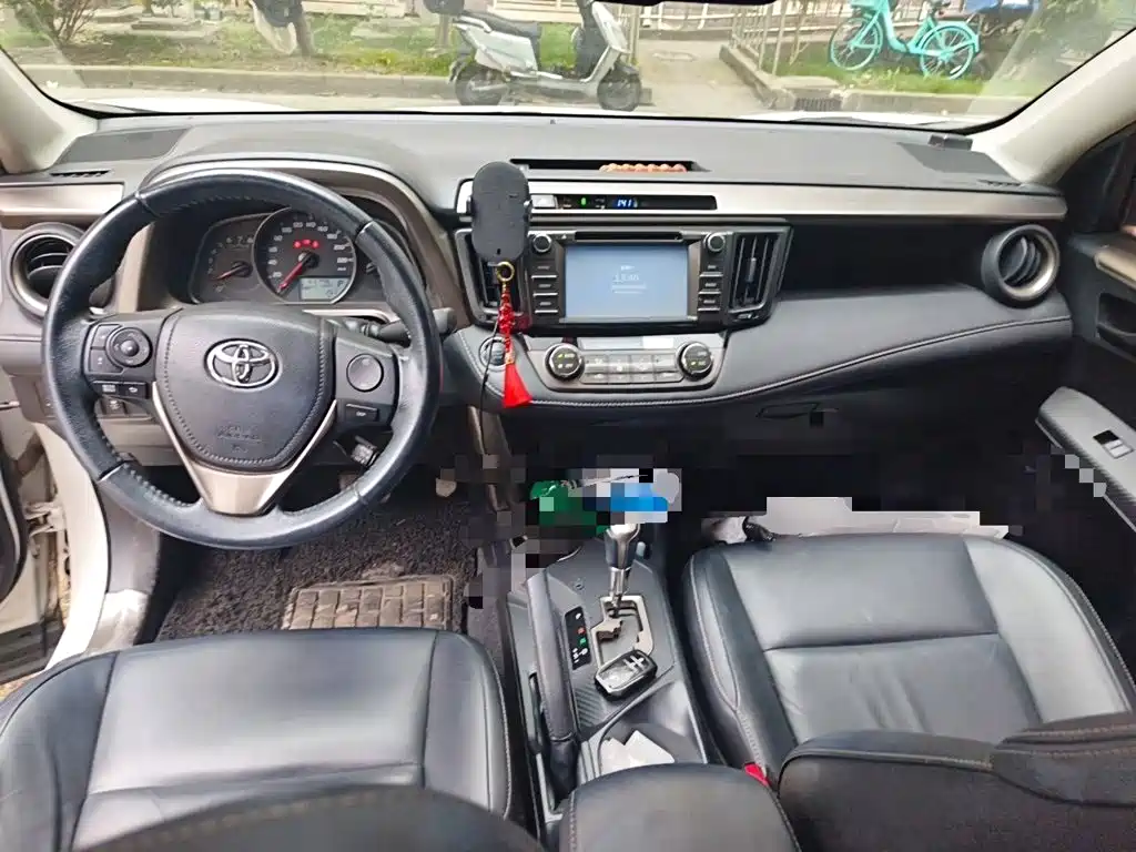 Toyota RAV4 — миниатюра 10