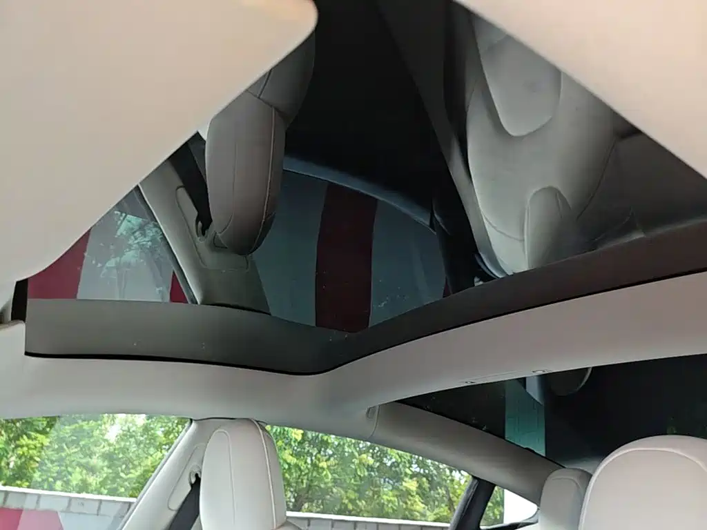 Tesla Model 3 — миниатюра 18