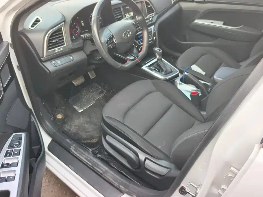 Hyundai Elantra — миниатюра 9