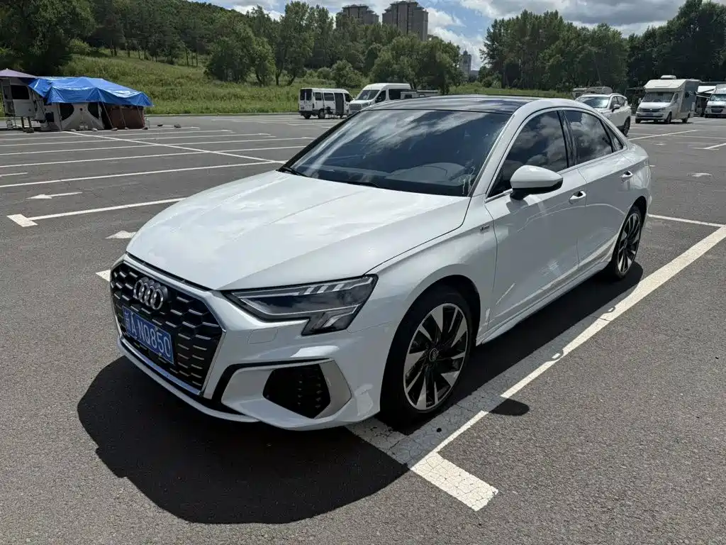 奥迪A3 2023款 改款 A3L Limousine 35 TFSI 时尚运动型 2023