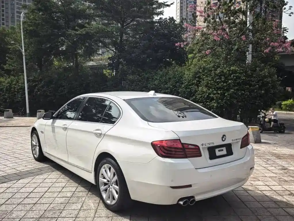 BMW 5 Series — миниатюра 4