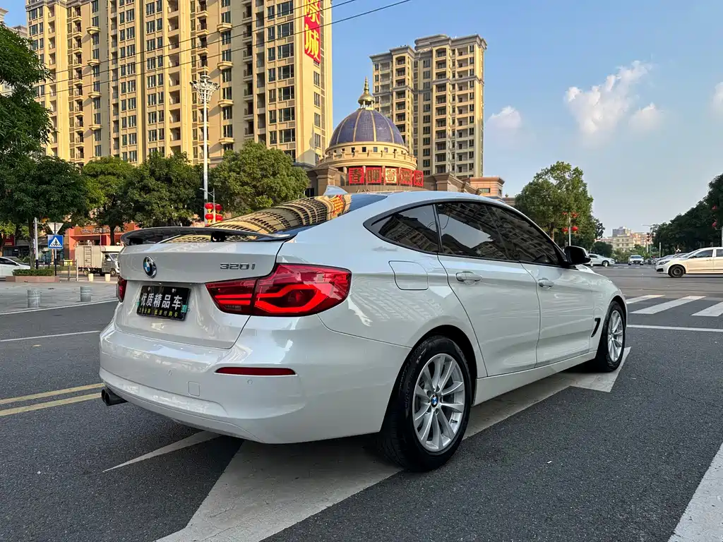 BMW 3 Series GT — миниатюра 9